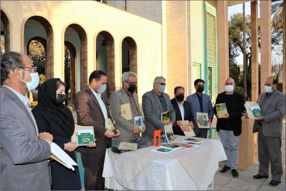 بنياد فارس شناسي کتاب پژوهشی شیراز در دومین روز هفته کتاب رونمایی شد