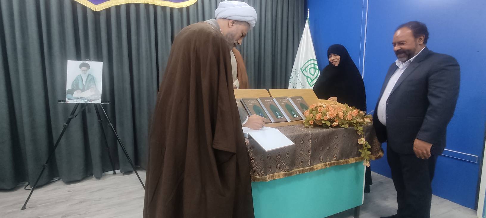 رونمایی از کتاب میراث تفسیری شهید دستغیب در شیراز 