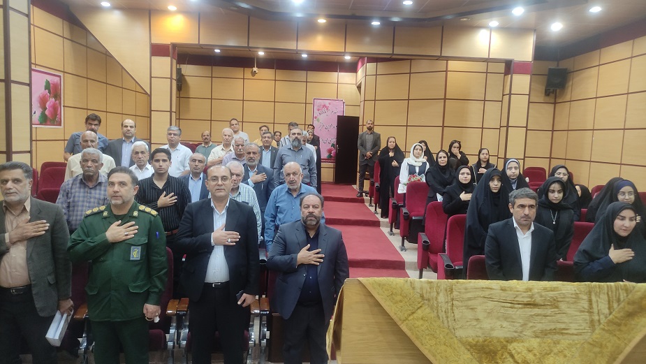 رونمایی از کتاب یک قرن با کازرون 